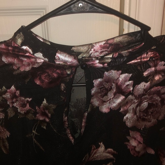 Mesh floral long sleeve w/ black long sleeve - Picture 3 of 8